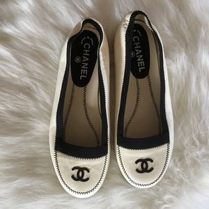 Vintage Chanel leather ballet flat